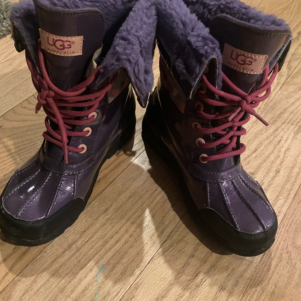 UGG boots size 4 kids